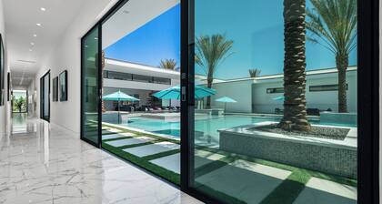 Sleeps 26 | Retreat w/ Pool, Hot Tub, Pickleball & Putting Green | Villa #12