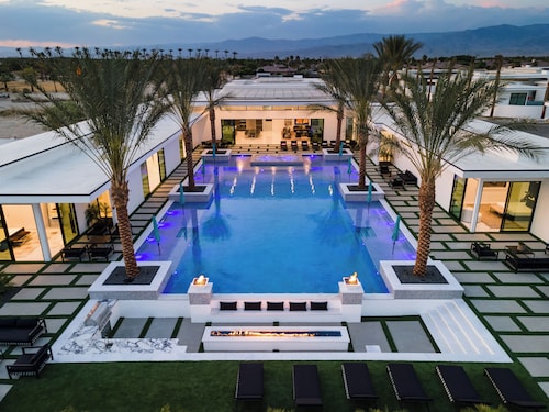 Sleeps 26 | Retreat w/ Pool, Hot Tub, Pickleball & Putting Green | Villa #12