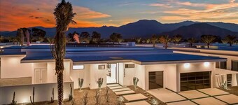 Sleeps 14 | Pool, Hot Tub & Pickleball | Minutes to Golf | Bravo Villa #5