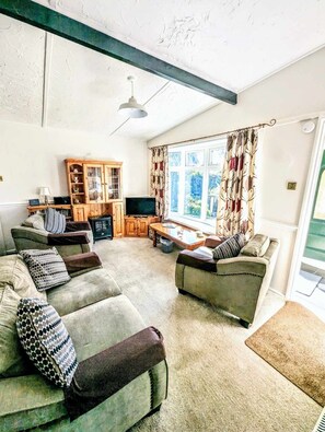 Living area - 2 bedroom rural bungalow retreat (Welcombe)