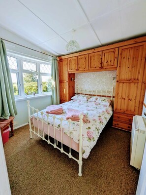 2 dormitoris, planxa i posts de planxar, wifi i roba de llit 