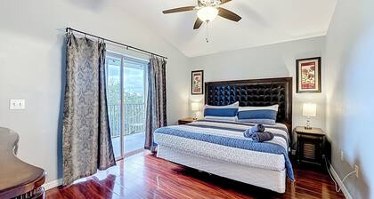 Spacious 4-bedroom apartment,Next to the mall,restaurants,Super close to Disney
