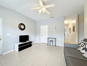 Smart TV, video games