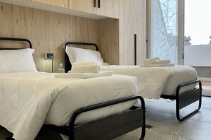 A modern hotel room with two single beds, a wooden wall, and a large window. - Bnbook Residenza Balzarotti 1 (RHO)