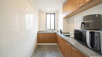 Micro-ondes, four, plaque de cuisson