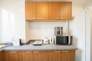 Micro-ondes, four, plaque de cuisson