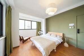 4 bedrooms, iron/ironing board, WiFi, bed sheets