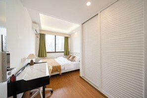 4 habitaciones, tabla de planchar con plancha, wifi y ropa de cama 