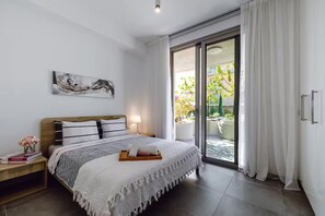 2 bedrooms, iron/ironing board, travel cot, free WiFi