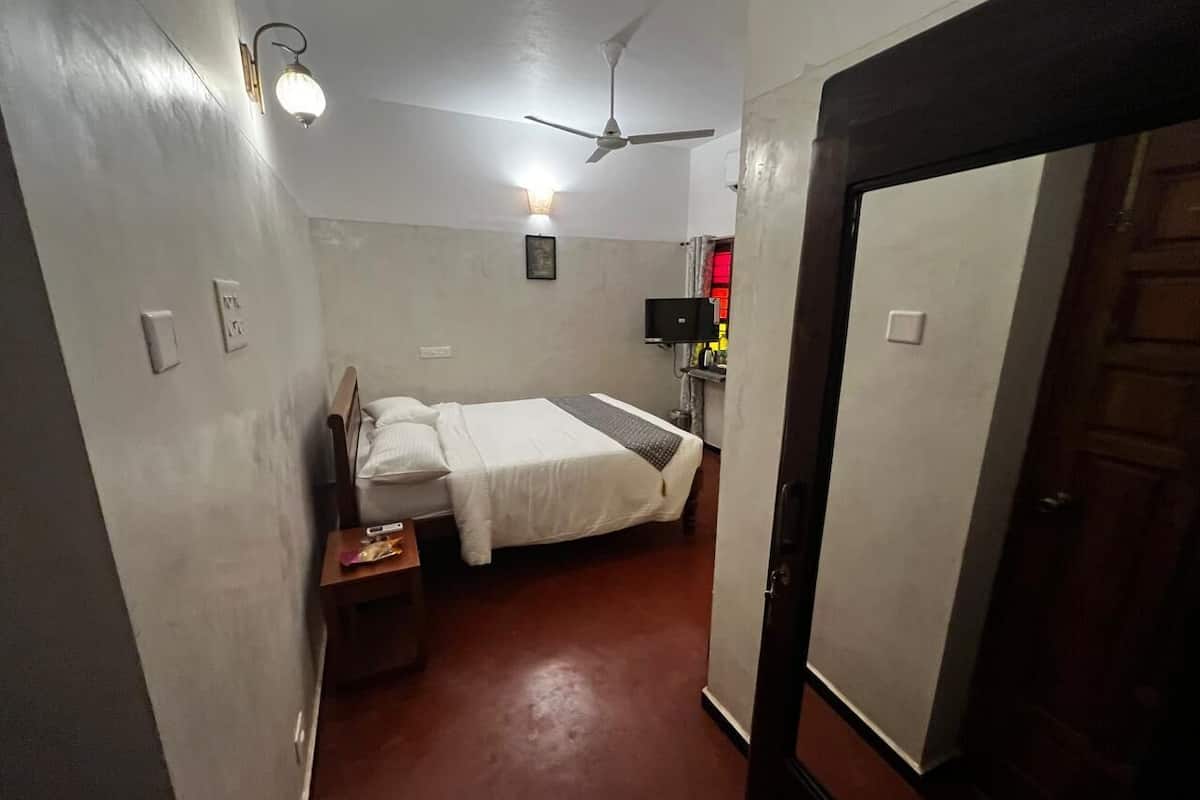 Standard Double Room | Free WiFi