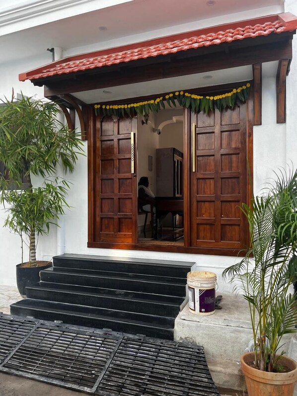 Front of property - Villa Vedapuri (Puducherry)