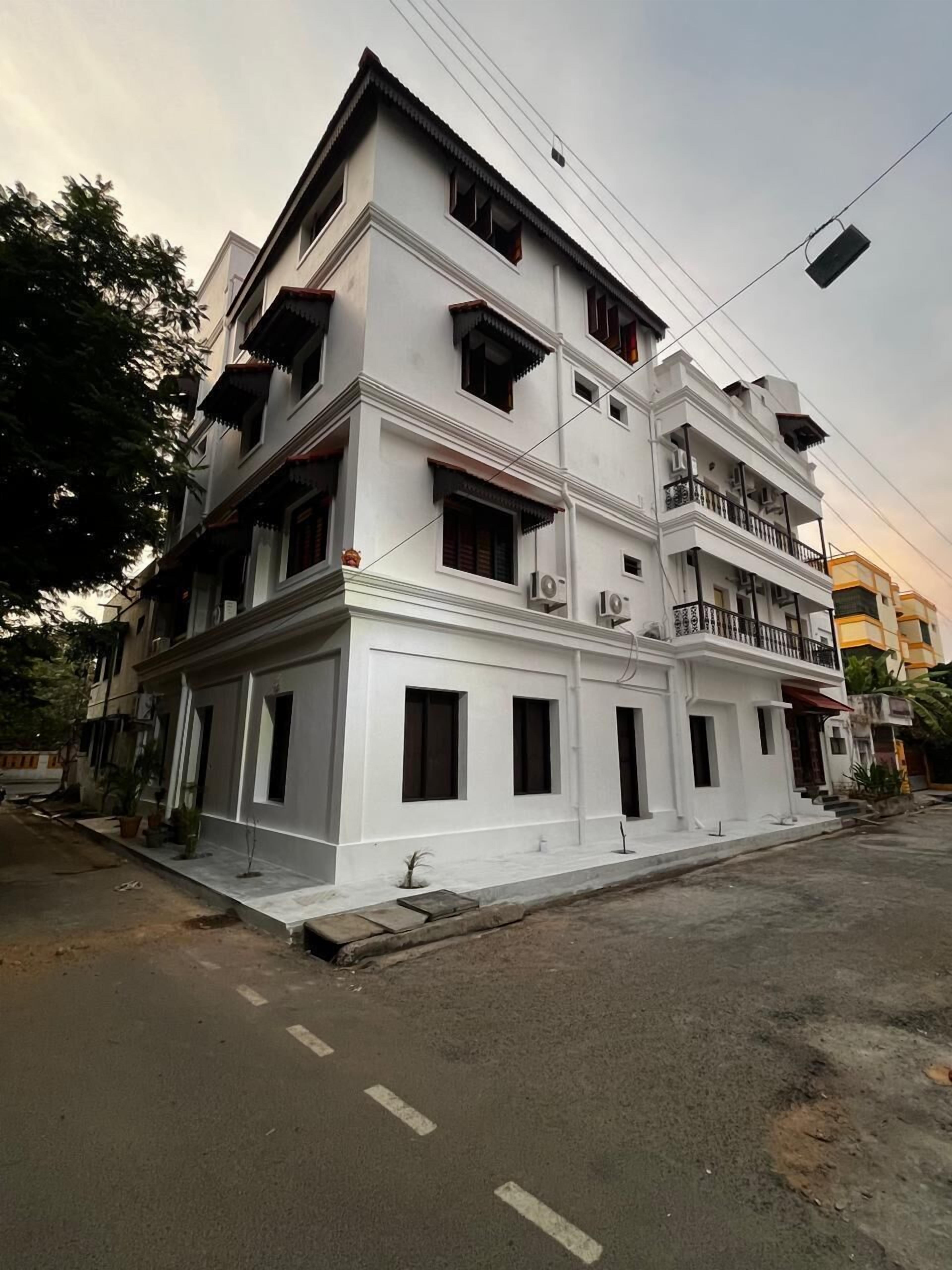 A multi-story building with balconies and air conditioning units.