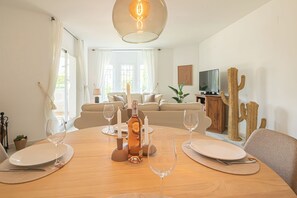 Appartement Lune de Miel, plusieurs chambres, 2 salles de bains (Los Naranjos de Marbella Luxury) | Restauration