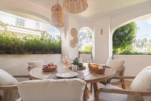 Outdoor dining - Los Naranjos de Marbella Luxury (Marbella)