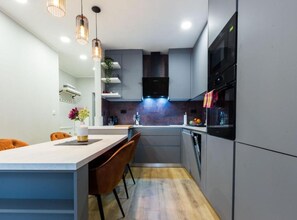 Apartamento (Two Bedroom Apartment) | Cozinha privada | Geladeira