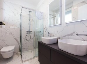 Apartment (Two Bedroom Apartment) | Bathroom