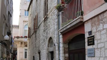 Estúdio (Studio Apartment with Terrace) | Fachada