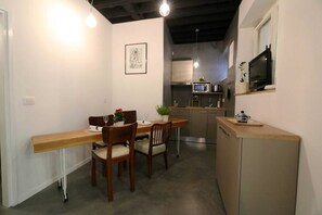 Studio (Studio Apartment with Terrace) | Eigene Küche | Kühlschrank