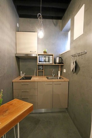 Studio (Studio Apartment with Terrace) | Eget kök | Kylskåp