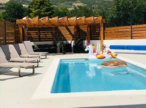 House (Holiday Home Villa) | Outdoor pool
