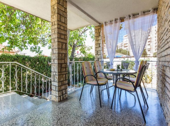 Appartement (Two Bedroom Apartment) | Terrasse/Patio