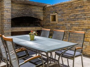 Apartment (Two Bedroom Apartment) | BBQ/picnic Area - Charming Zadar Apartment Near Old Town With Convenient Access to Beaches (Zadar)