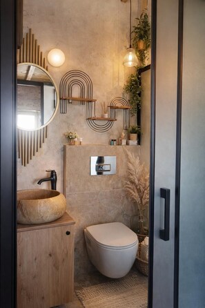 Elite-Maisonette | Badezimmer | Dusche, Haartrockner, Hausschuhe, Handtücher
