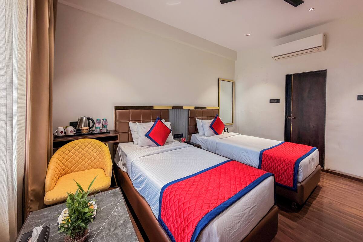 Quarto duplo luxo | Roupas de cama premium, escrivaninha, espaço de trabalho para notebook