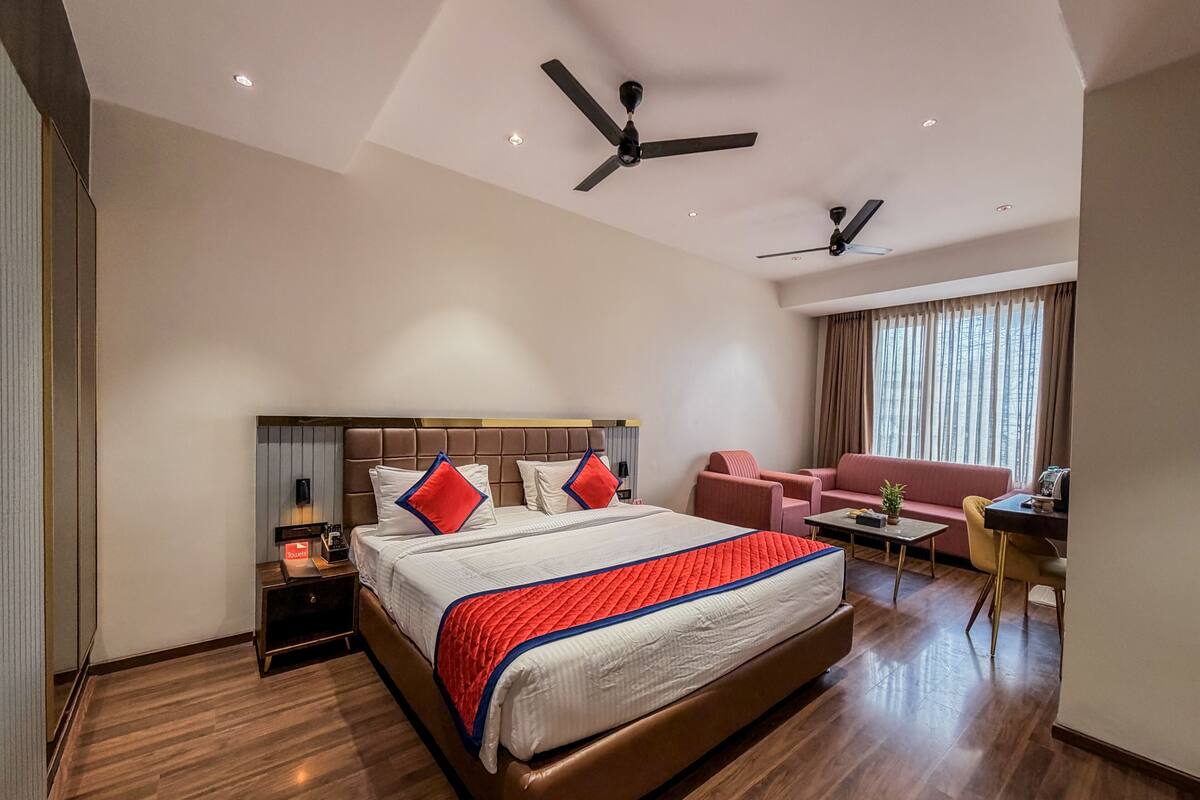 Quarto premium | Roupas de cama premium, escrivaninha, espaço de trabalho para notebook