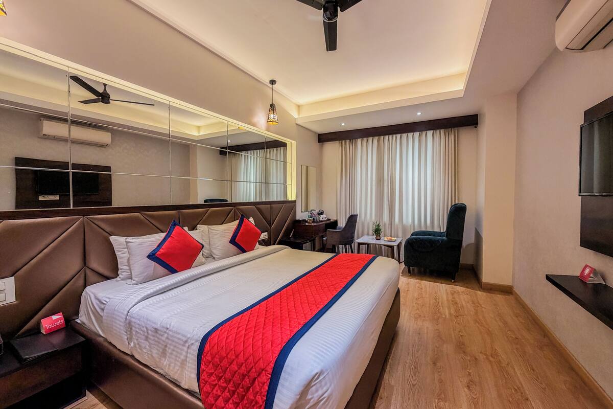 Quarto luxo | Roupas de cama premium, escrivaninha, espaço de trabalho para notebook