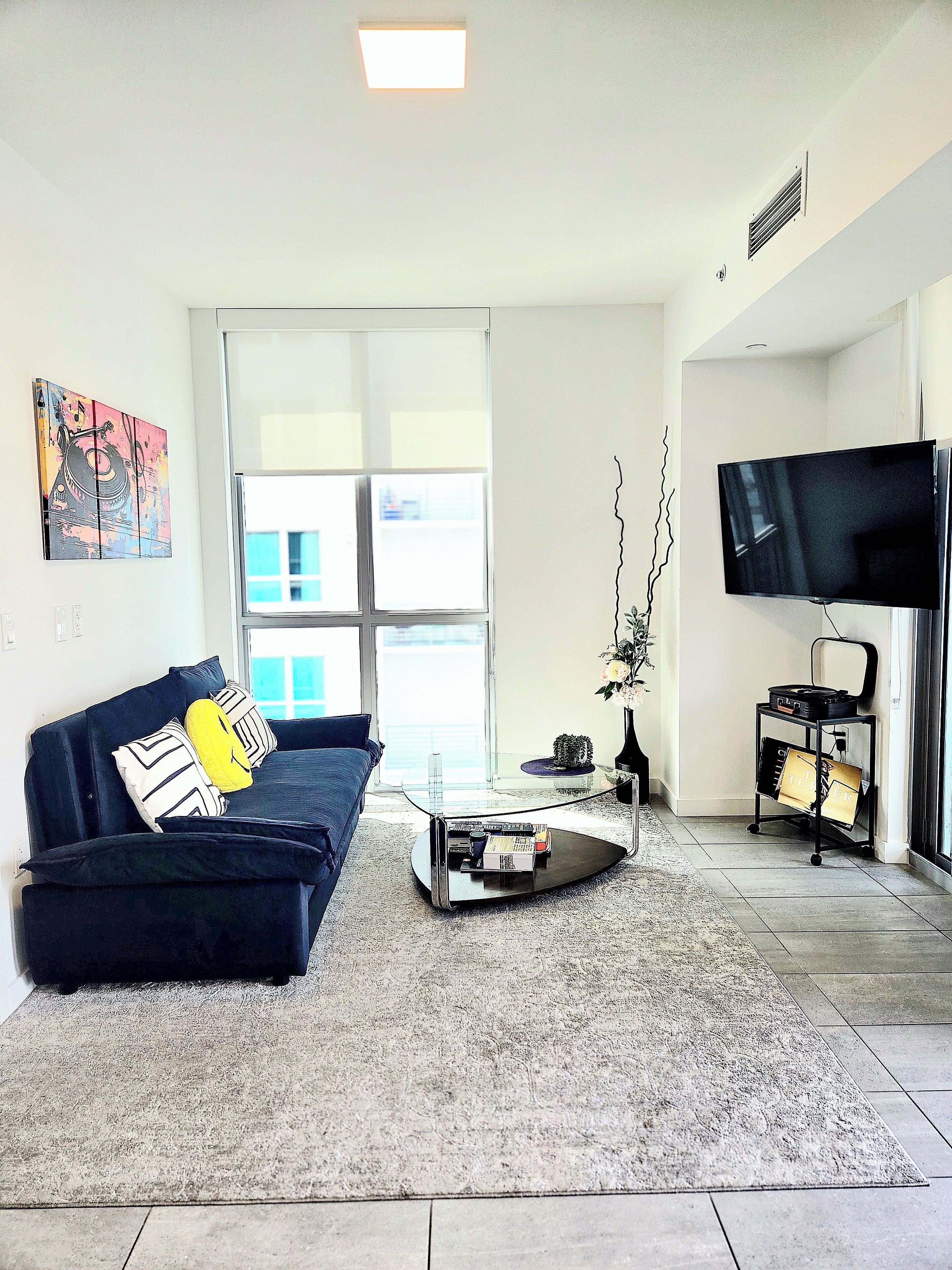 Una Smart TV, una biblioteca de música