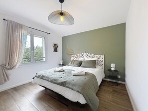 3 chambres, fer et planche à repasser, Wi-Fi, literie fournie