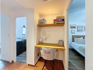 Iron/ironing board, WiFi, bed sheets