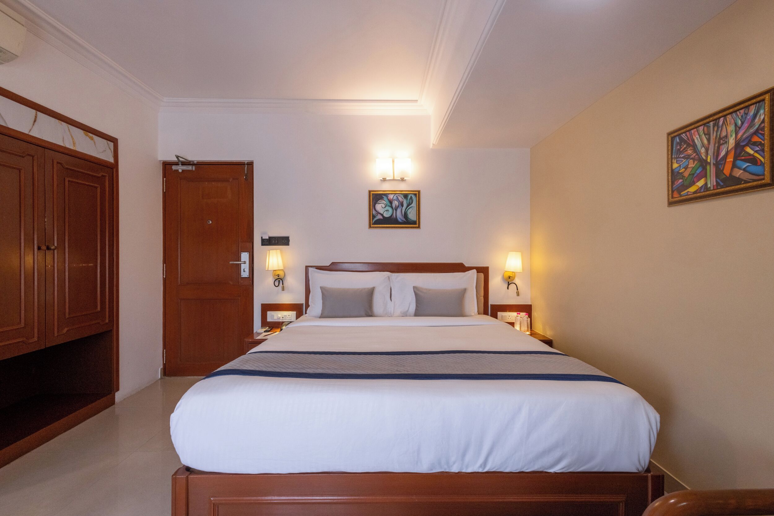 Superior Room | Desk, blackout curtains, free WiFi, bed sheets