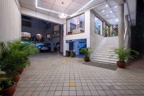 Property entrance - Hotel Pravasa Stay (Vadodara)