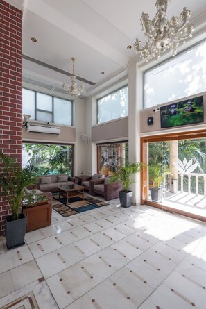 Lobby sitting area - Hotel Pravasa Stay (Vadodara)