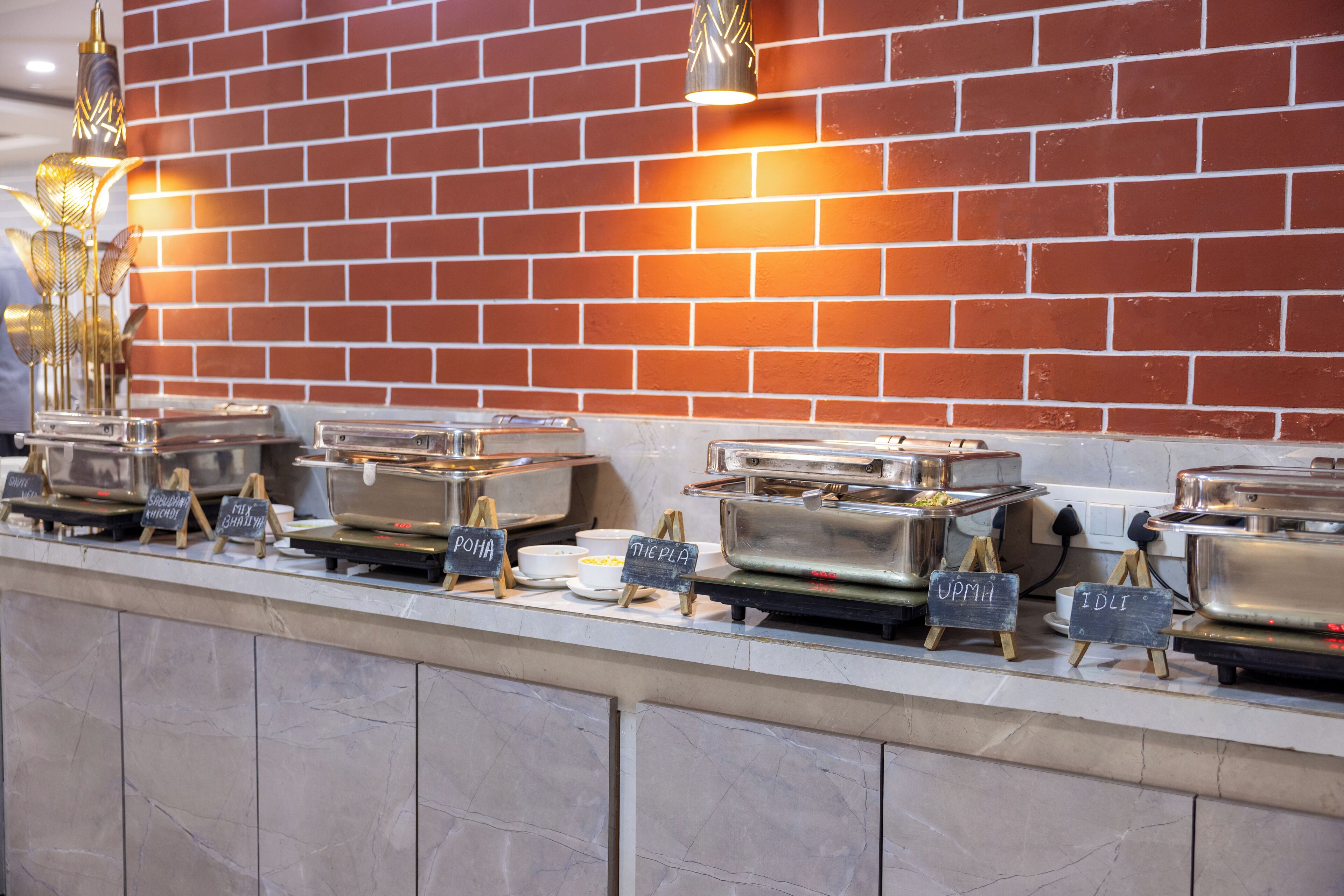 Café da manhã com buffet todos os dias (INR 400 por pessoa) 