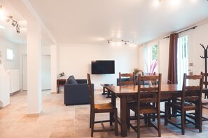Dining - "L'Unique - Family home in the heart of the city (Tours)