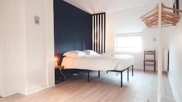 5 bedrooms, free WiFi, bed sheets