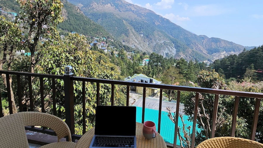 Hotel Luxeevista By Navodayans