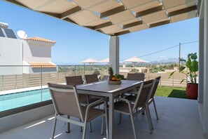 Outdoor dining - Villa in Crete with Sea Views & Private Pool (Rethymno)
