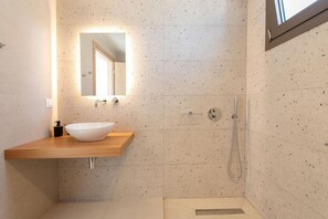 Shower, towels