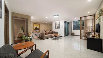 Family Studio Suite, Hill View | Premium bedding, blackout curtains, soundproofing, free WiFi