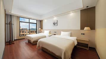 家庭雙床房, 山景 | 高級寢具、遮光窗簾/窗簾、隔音、免費 Wi-Fi