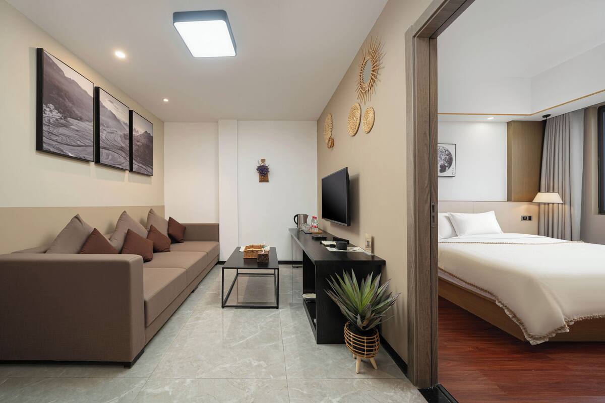 Elite Studio Suite, Hill View | Premium bedding, blackout drapes, soundproofing, free WiFi