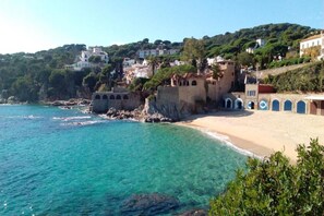 Beach nearby - Villa in Spain near Sandy Beach (Calella de Palafrugell, Llafranc)