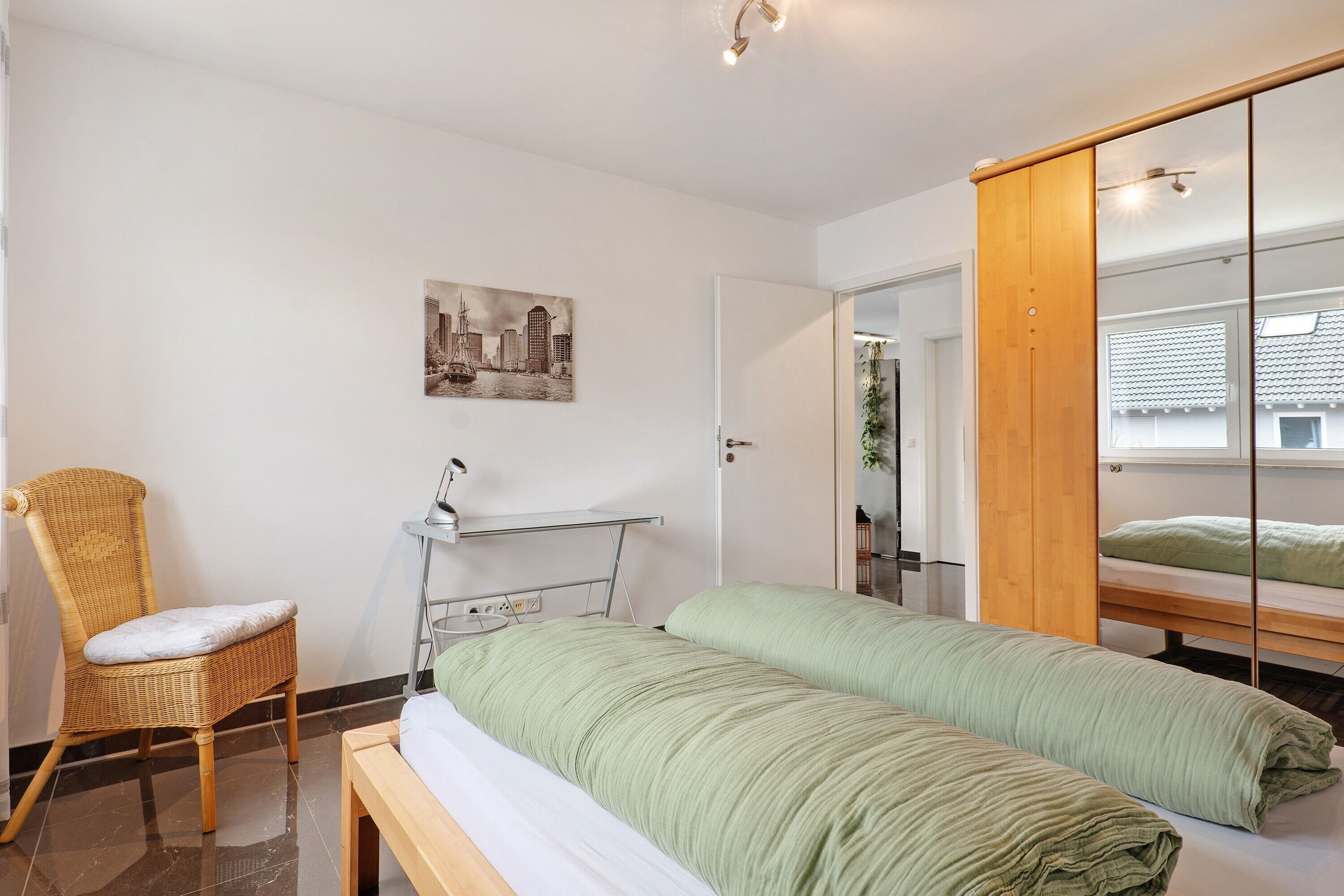 2 室のベッドルーム、アイロン / アイロン台、WiFi (無料)、ベッドシーツ