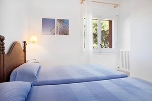 3 bedrooms, iron/ironing board, free WiFi