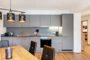 Fridge, oven, stovetop, dishwasher - Apartment 'Winder 1' with Mountain View and Wi-Fi (Lustenau)