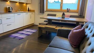 TV, lareira, aparelho de som